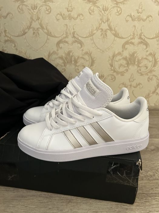 Adidas кроссовка уни