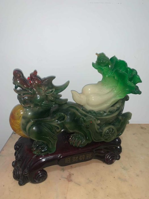 Statuie cu tenta chinezeasca dragon