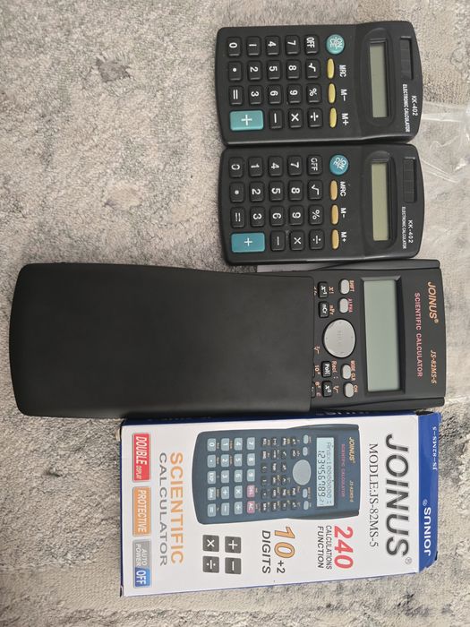 Vand calculatoare cu incarcare solară