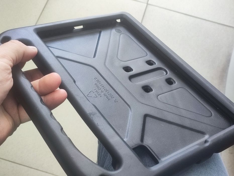 Galaxy Tab S5e с протектор и удароустойчив калъф