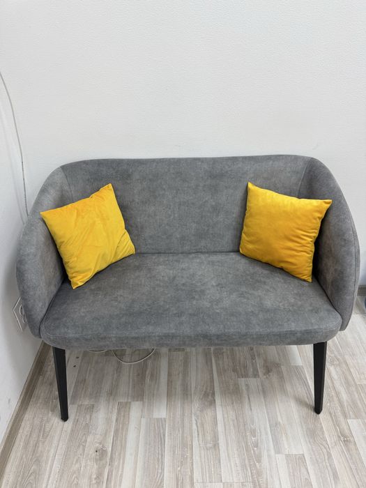 Диван и две подушки в подарок