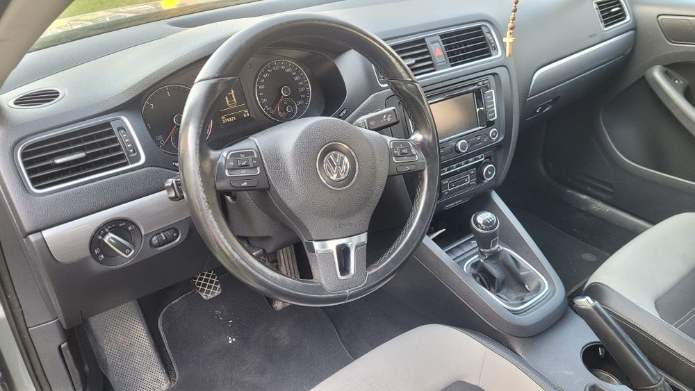 Vând VW JETTA avariat