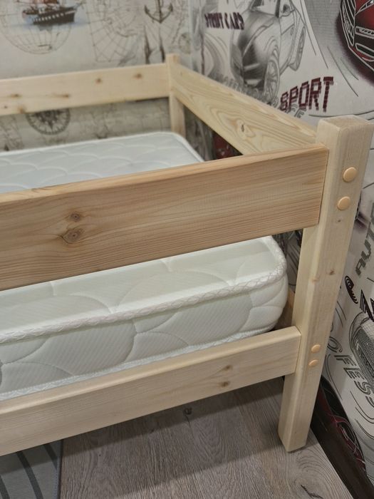 Детская кровать с матрасом