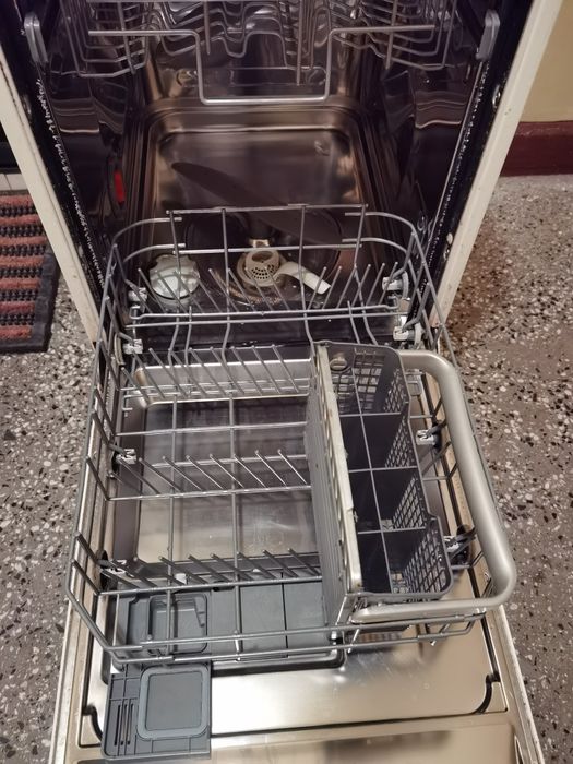 Съдомиялна 45 см Electrolux