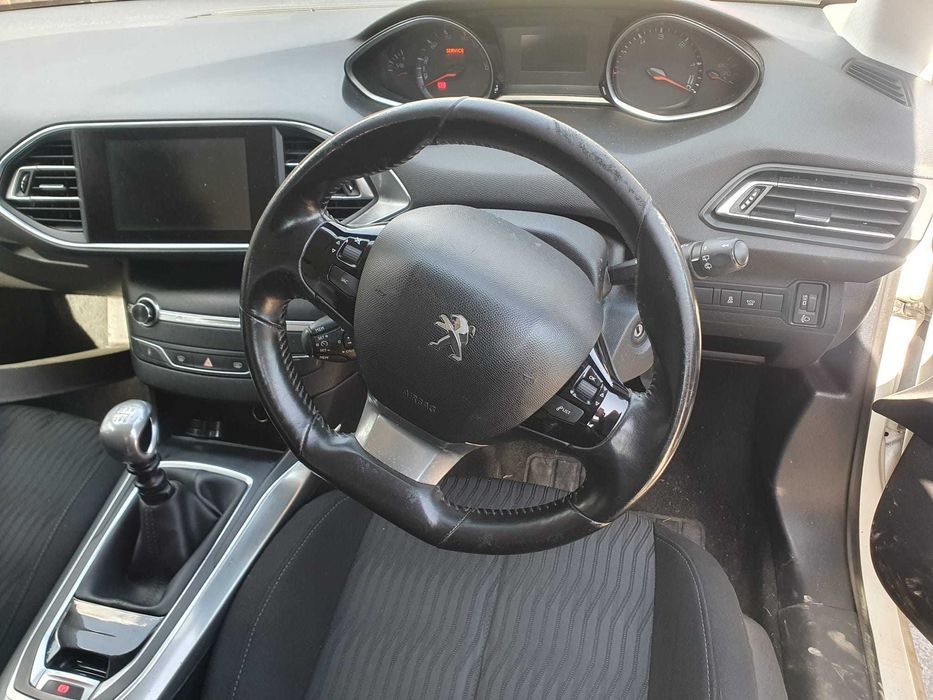 Dezmembrez Peugeot 308 1.6 hdi 2015