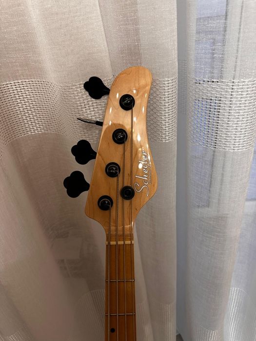 Бас-гитара Schecter