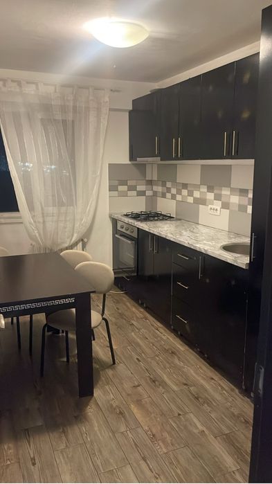Închiriez apartament 3 camere decomandat – Tomis Nord | 80 mp | Centrală proprie | Disponibil imediat