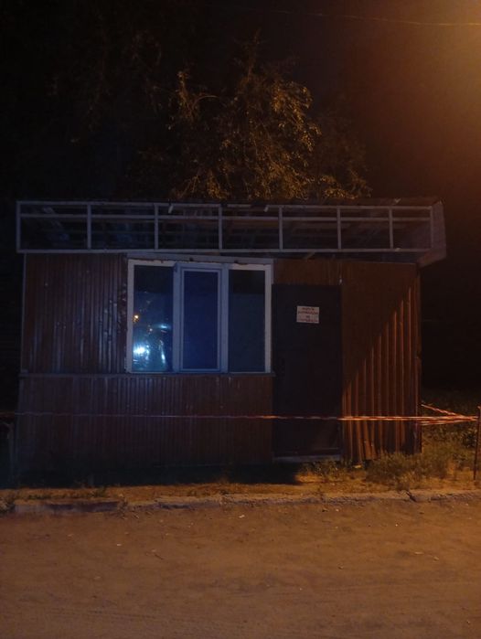 Сдается бутка  15 м² (3×5 м) с электричеством.

Подойдет под мастер