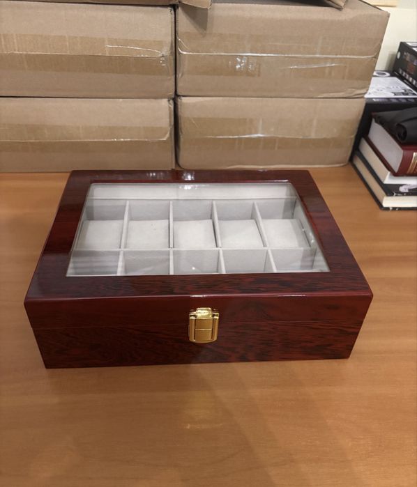 Чисто нова солидна кутия от сандалово дърво за 10 часовника