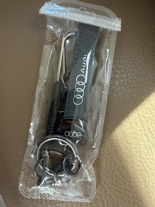 Кейс и ключодържател за Audi