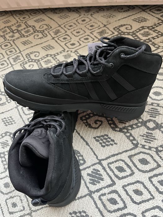 Ghete noi Timberland 40