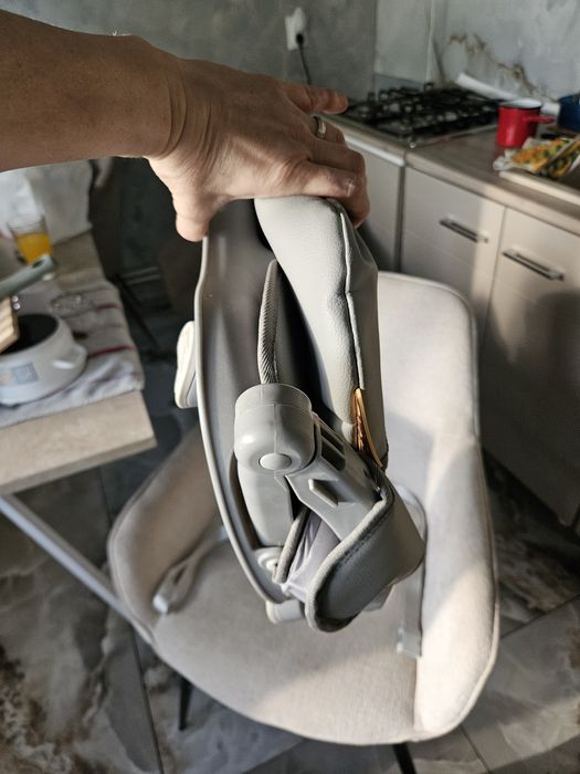 Vând scaunel masa copii