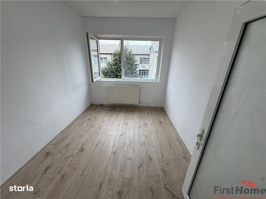 Garsoniera 12mp , de vanzare, zona Sud, etaj 4 \/ 4