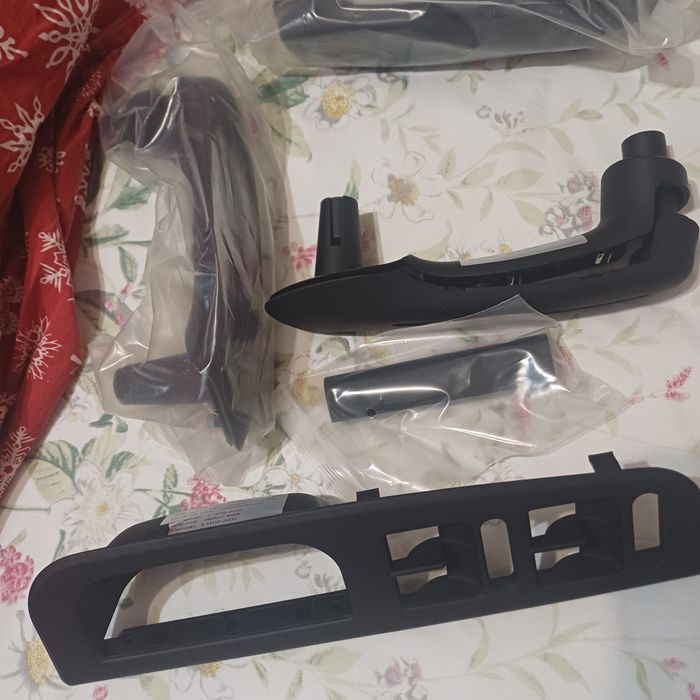 Продам внутренние ручки на авто
