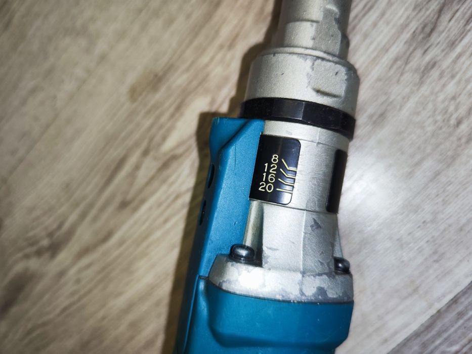 Makita Impact DFL204 F șurubelniță 90 grade 3/8 ipanouri fotovoltaice