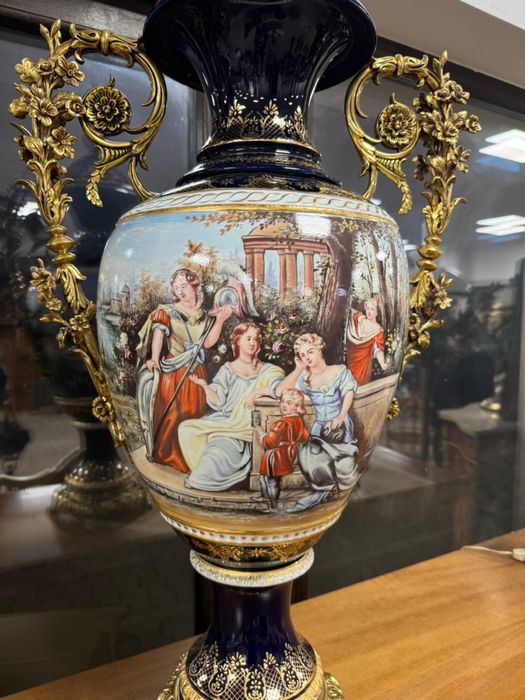 Doua vaze meissen din portelan pictat si elemente bronz