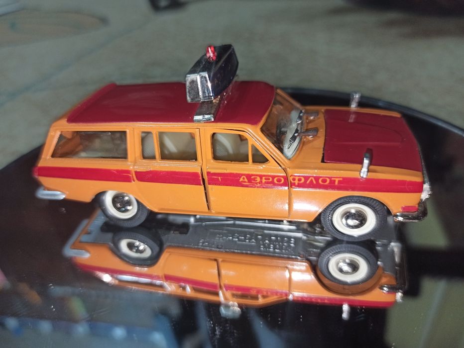 Модель Волга газ 2402 Аэрофлот 1/43