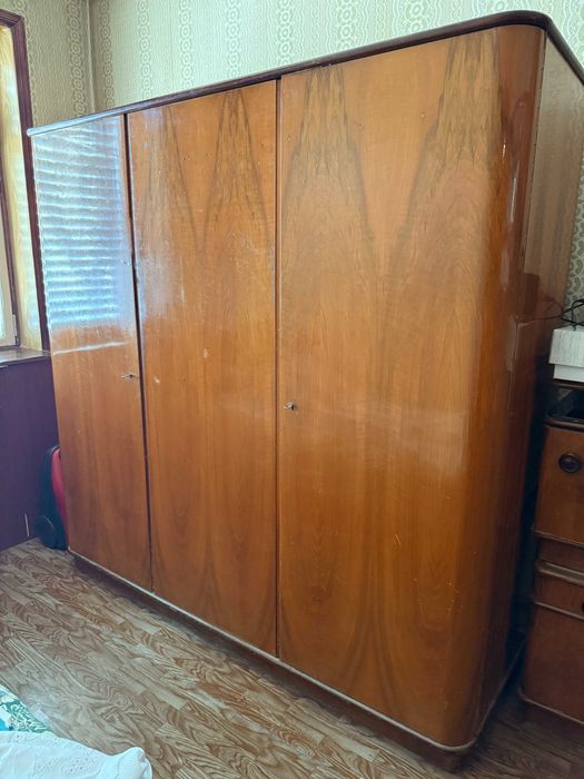 Шкаф шифоньер+2 тумбочки натуральное дерево Чехия Katta javon shifoner