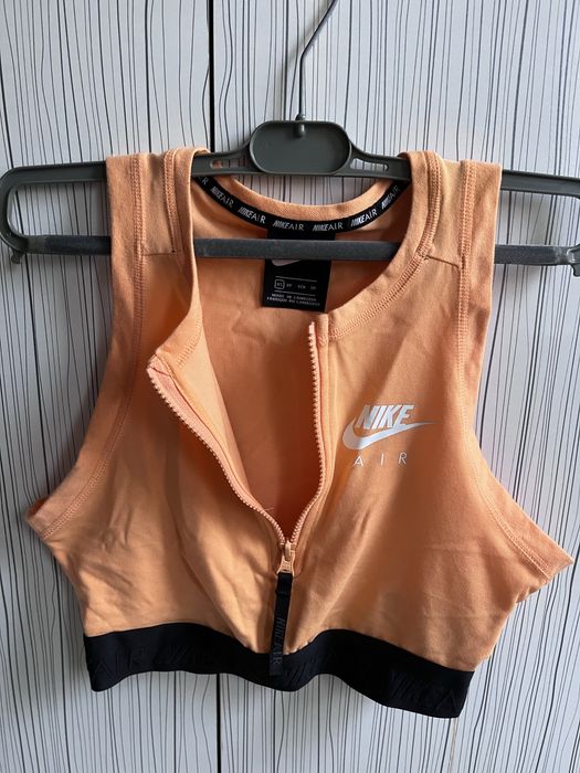 Спортен топ nike