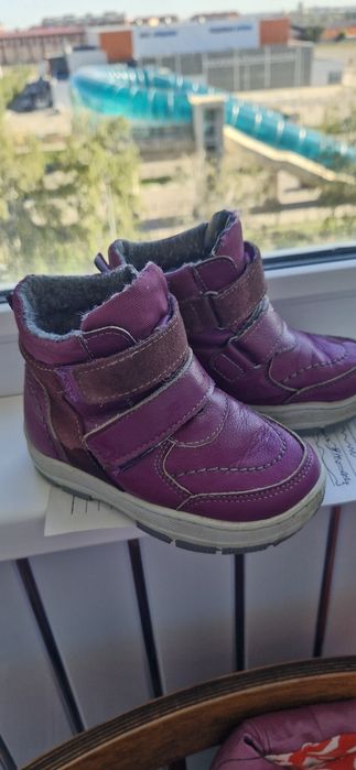 Продам осенние ботиночки для девочки