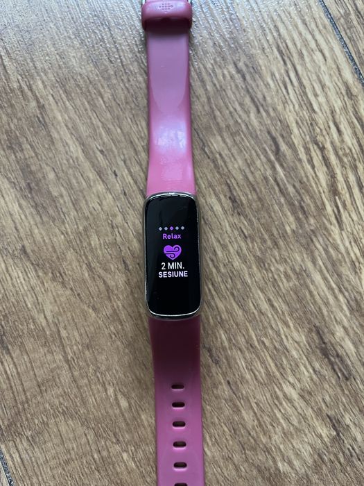 Bratara smart fitness Fitbit Luxe