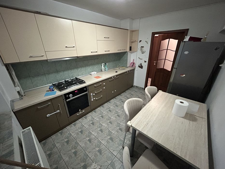 Inchiriez apartament 4 cam mobilat metrou Piata sudului + loc parcare