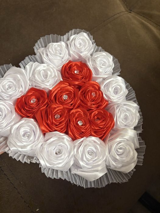 Букет сатенени рози