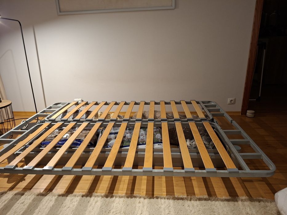 Vand pat cadru metalic Ikea