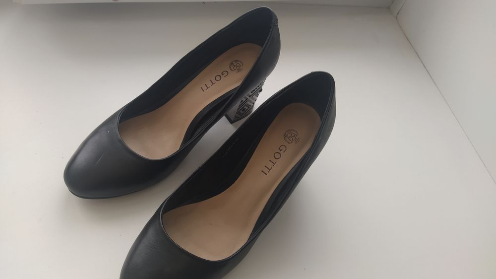 Продам кожаные туфли