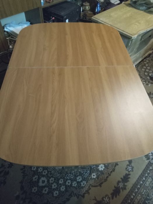 Кухонный стол с табуретами