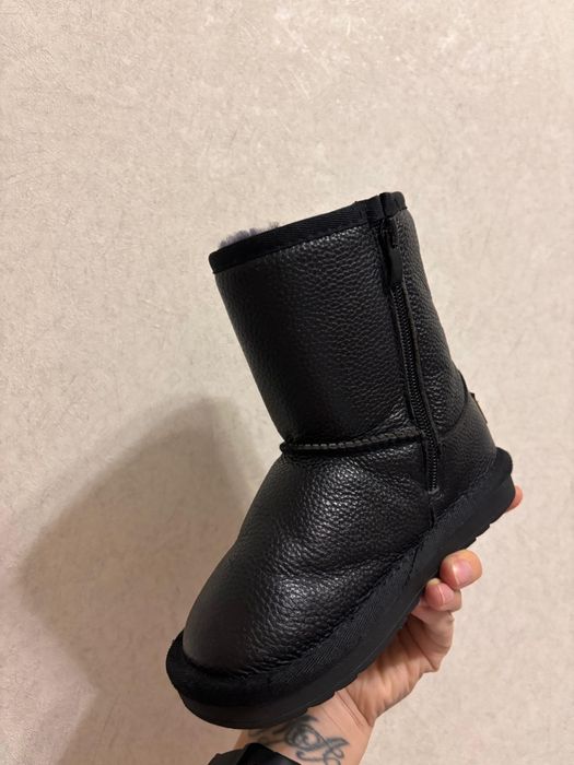 Продам угги на девочку 31 размер