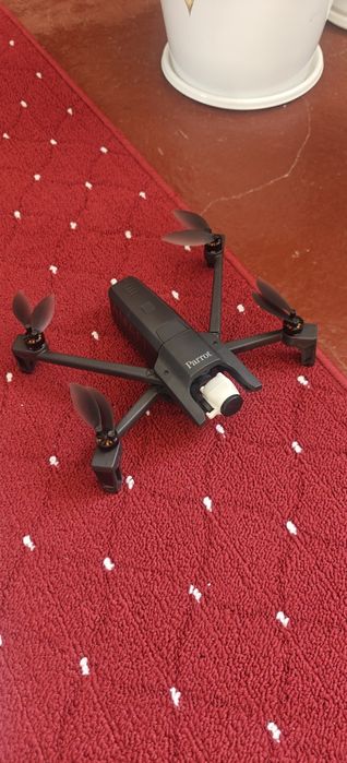 Дрон квадрокоптер Parrot anafi