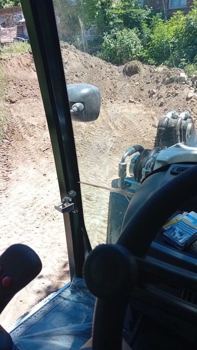 Услуги с комбиниран багер и самосвал