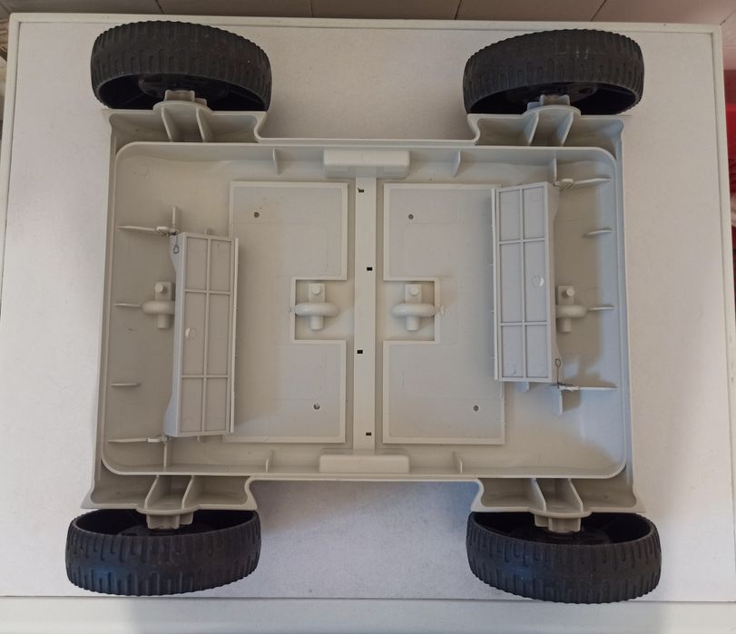 Robot electric fără fir pentru curățarea piscinei Bestway Thetys.