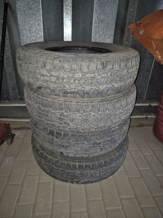 Продам покрышки nokian 235/85 R16 бу состояние