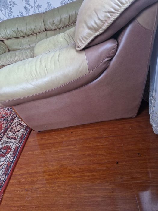 Продам Кожаный диван и кресло