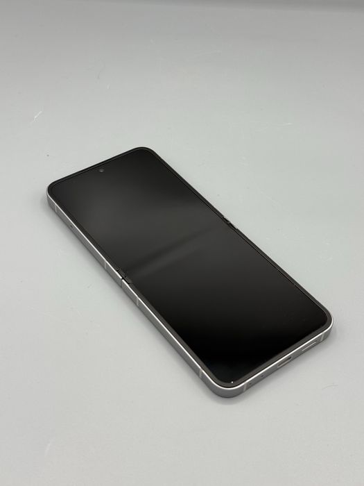 Samsung Z Flip 6 | 512 GB | 12 GB RAM | Baterie 100% | Silver Shadow