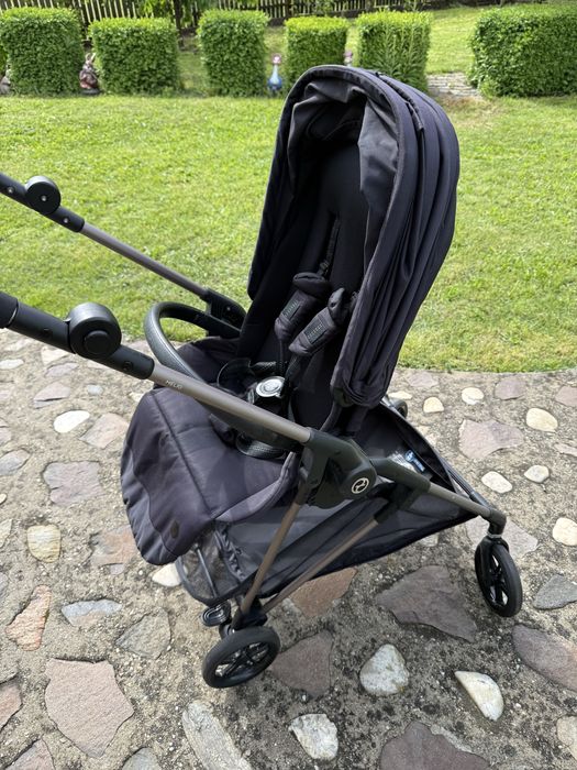 Caruciorul Cybex Melio reversibil, negru.