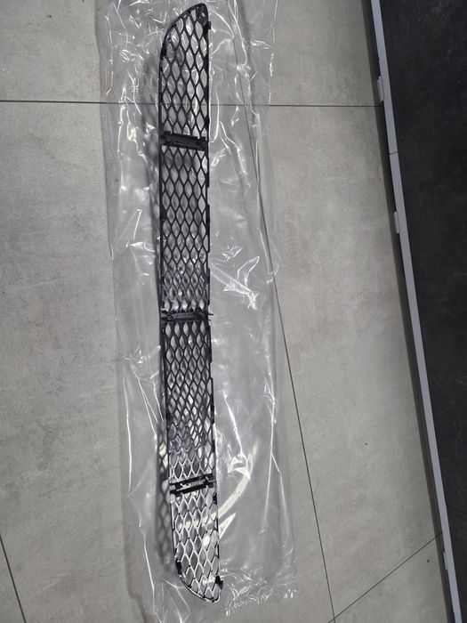 Grila bara fata CLS C219