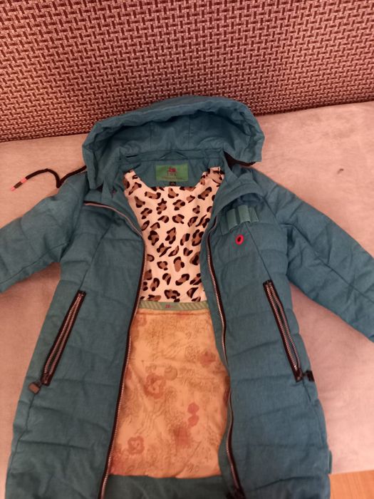 Продам б/у  куртка на сень для девочки