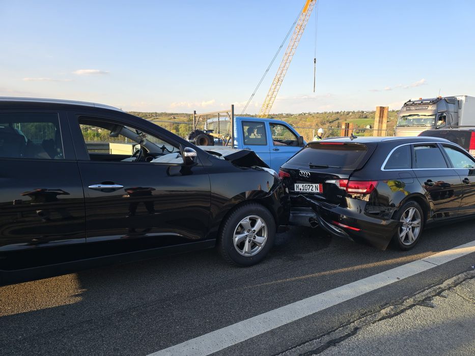 Vând Audi A4 an 2018 avariat pt piese