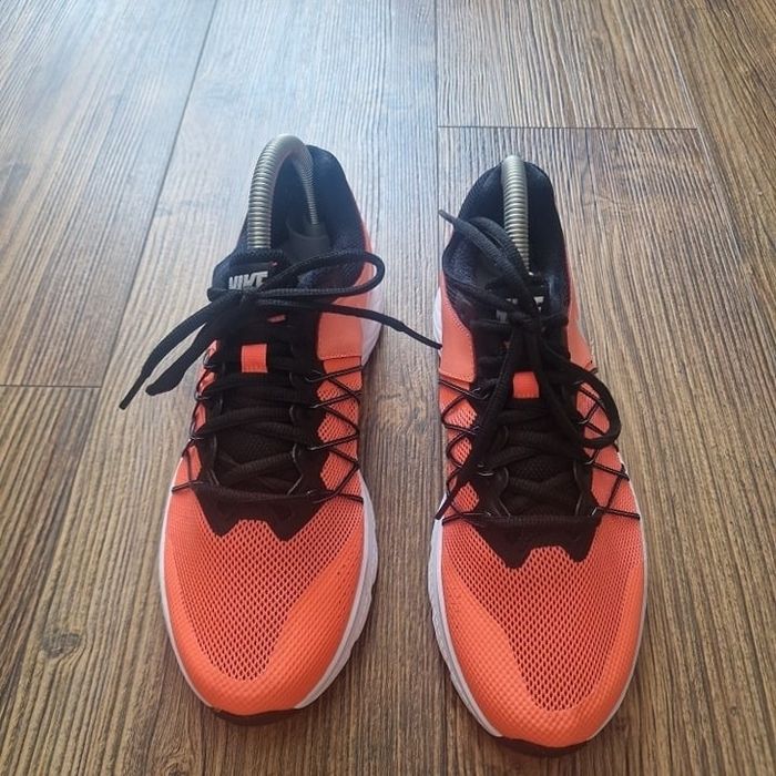 Страхотни дамски маратонки NIКЕ номер
40ти,без забележки, като нови ,