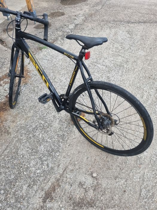 Vând bicicleta în stare buna .