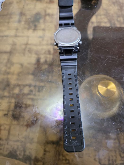 Продам мужские часы винтажные CASIO  G 100
