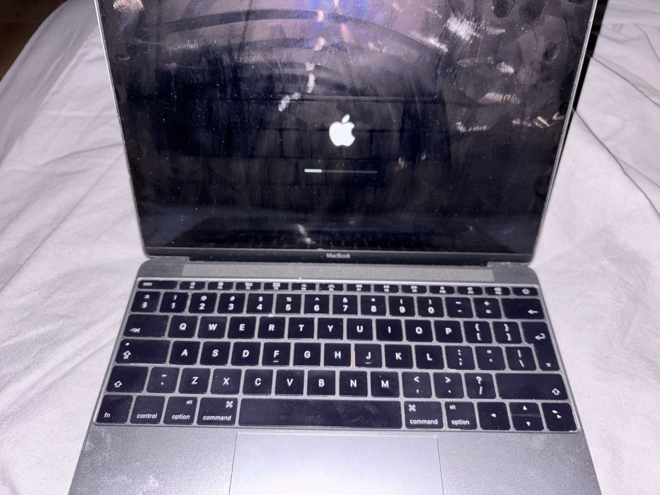 Продавам macbook