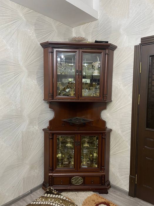 Угловая стенка для зала.