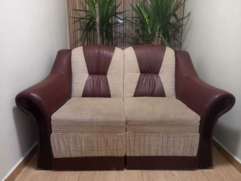 Vând 2 fotolii din lemn și material textil, românești