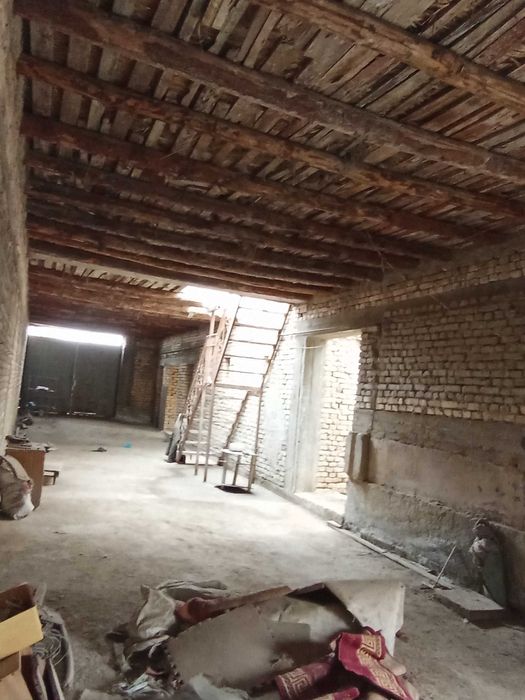 Ховли сотилади.Арзон ва буладиган нархда.