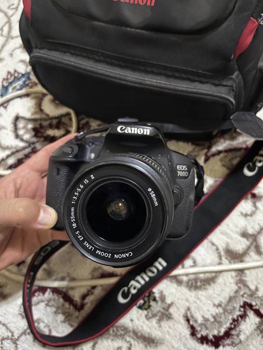 Canon D700 fataparat 8Gb fleshkasi bor