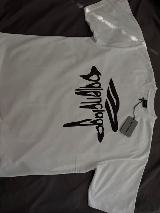 Тениска Balenciaga